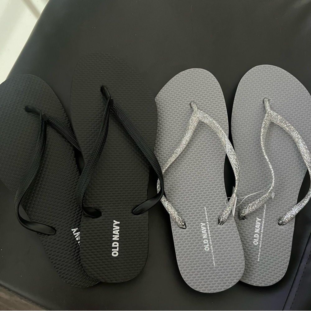 Old navy women’s flip flops -size 7